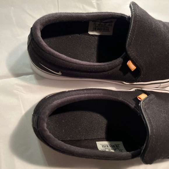 Nike Black canvas slip on; 8.5 Ladies - Picture 5 of 5